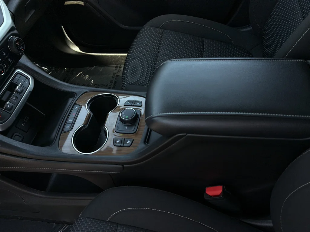 Used 2023 White GMC SLE image 19