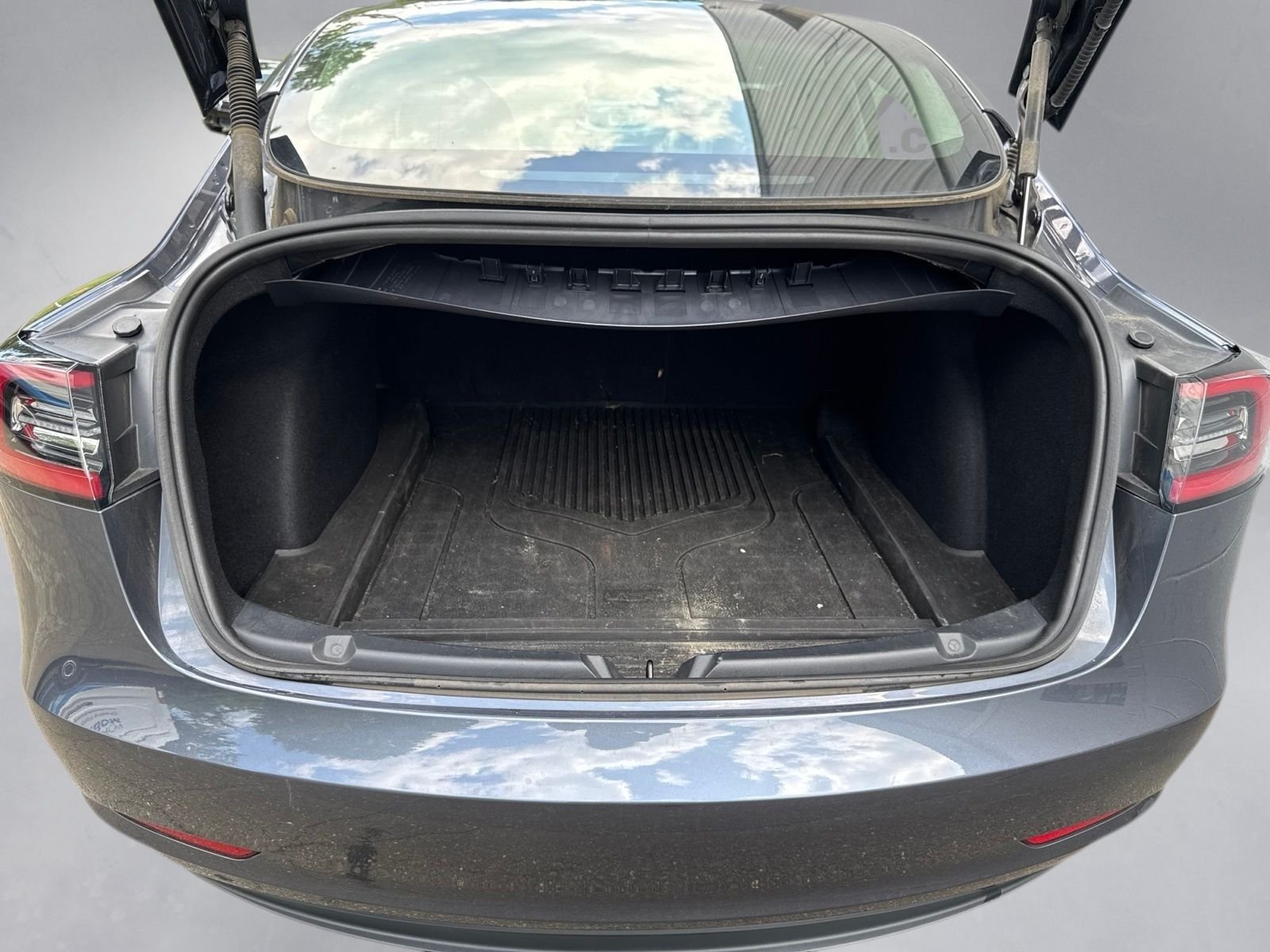 Used 2023  Tesla Base image 23