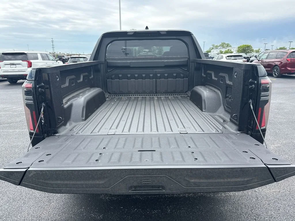 2025 GMC Sierra EV Denali - Photo 37