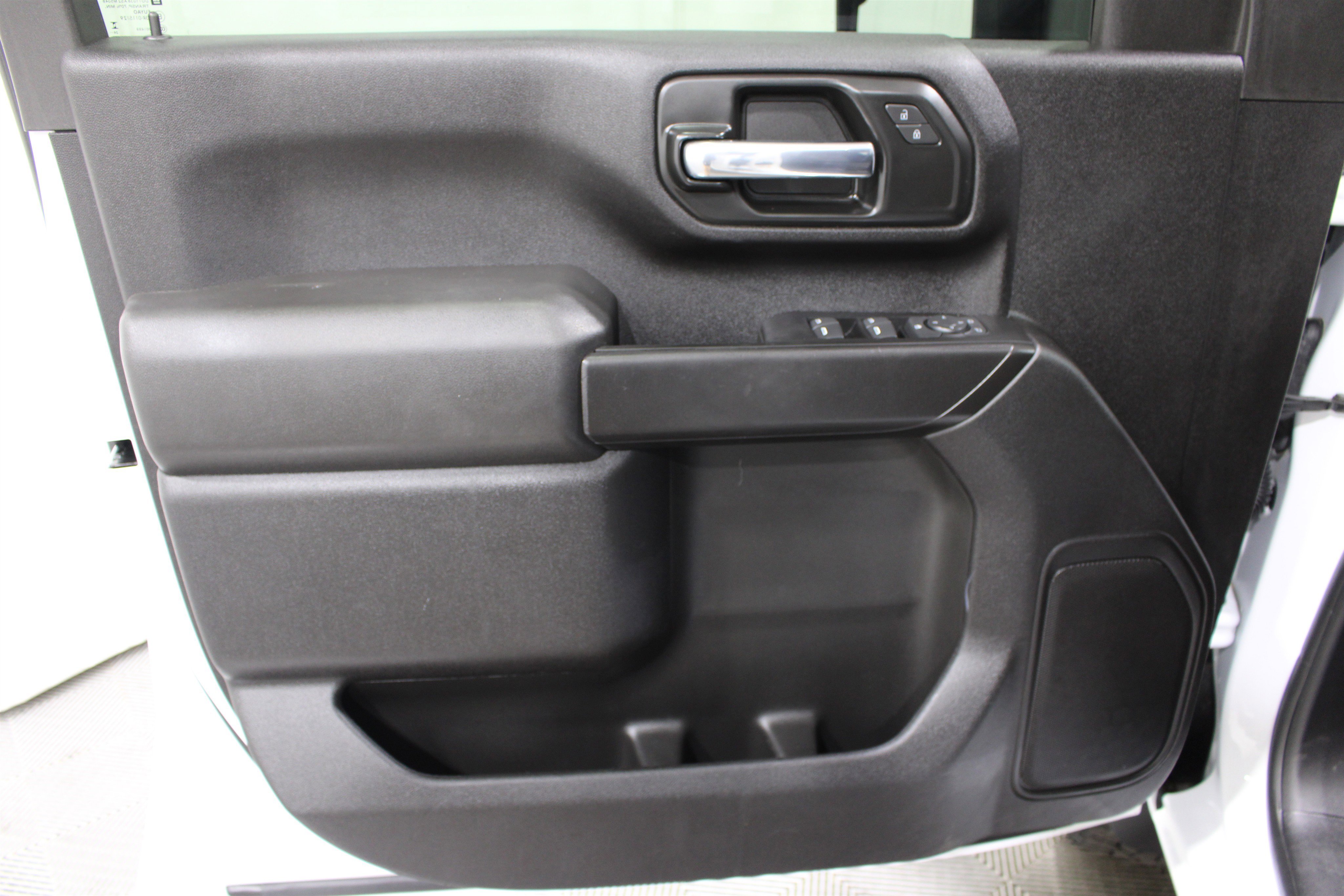 Used 2025 Summit White Chevrolet Custom image 6
