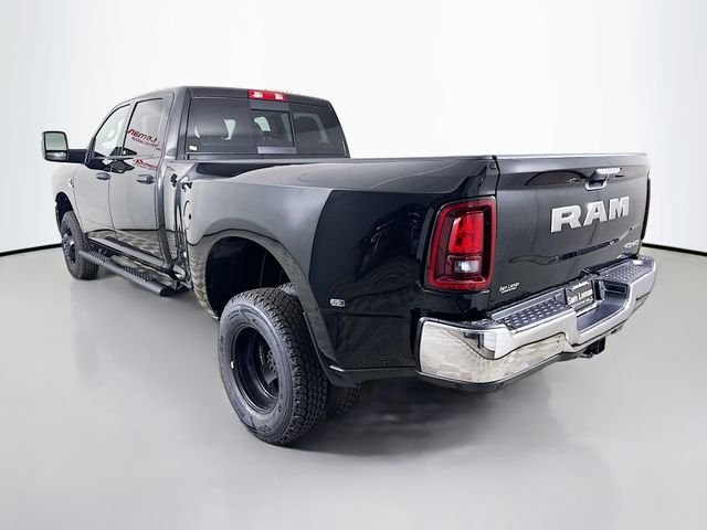 New 2026 Diamond Black Crystal Pearl-Coat Exterior Paint RAM Tradesman image 5
