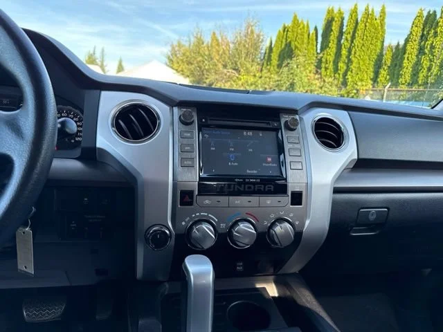 Used 2018 Midnight Black Metallic Toyota SR5 image 21