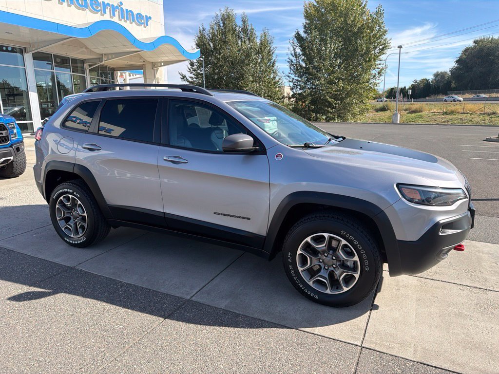 Used 2020 Jeep Cherokee Trailhawk with VIN 1C4PJMBX8LD643495 for sale in College Place, WA