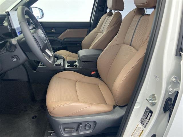 Certified Used 2025 WIND CHILL PEARL Toyota  image 20