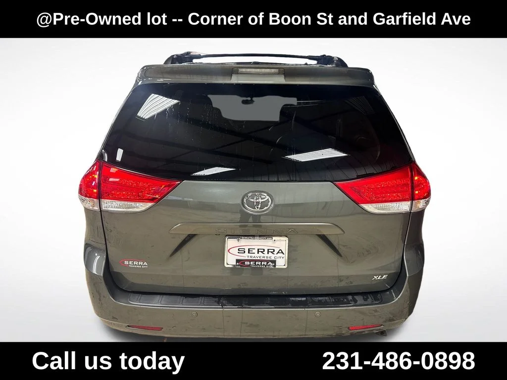 Used 2013 Green Toyota XLE image 4