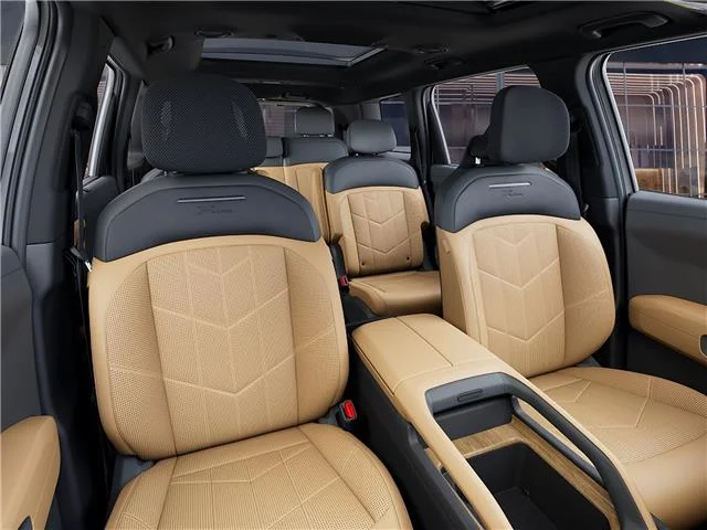 New 2027 Glacial White Pearl Kia X-Line SX image 42