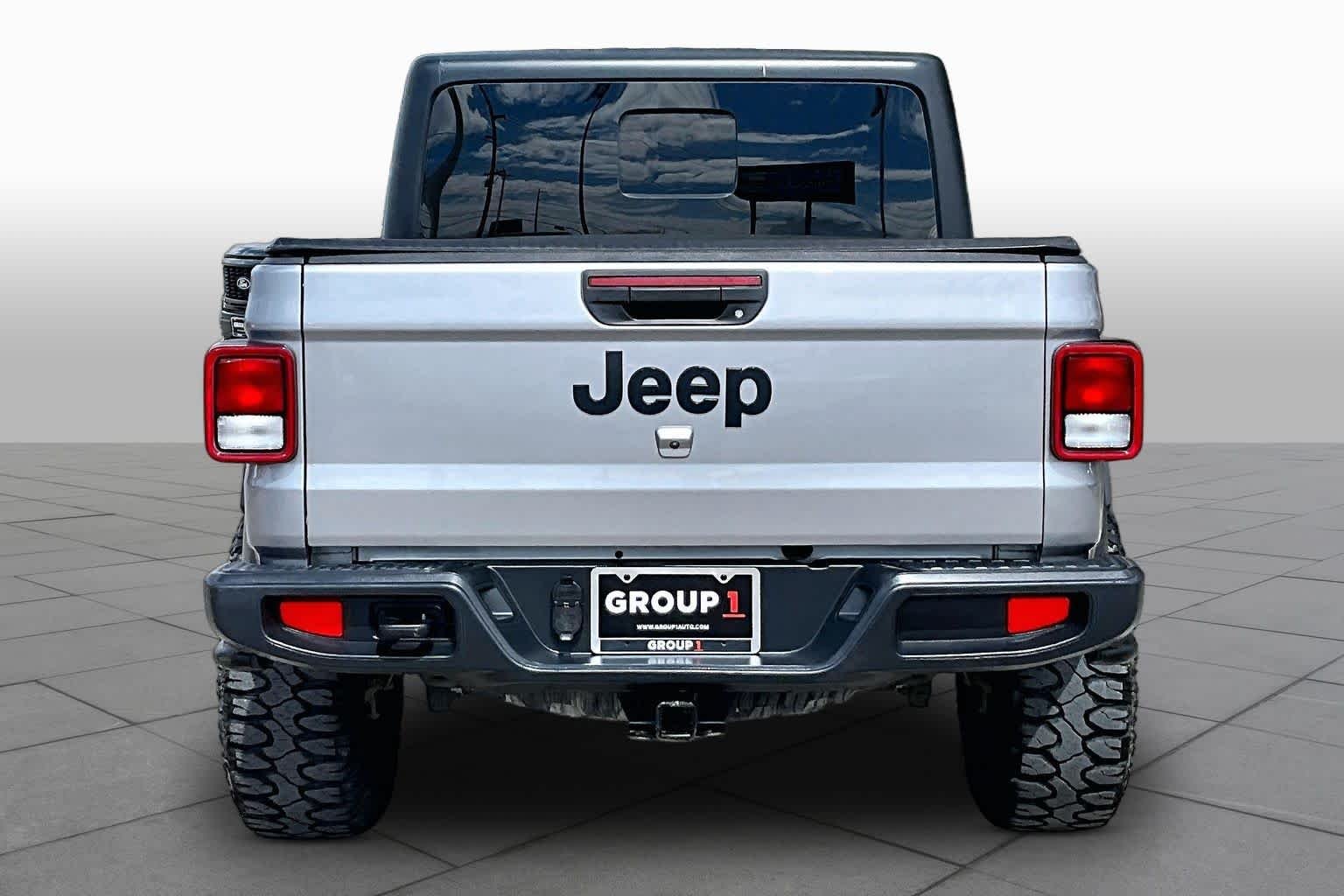 Used 2020 Billet Silver Metallic Clearcoat Jeep Sport S image 5