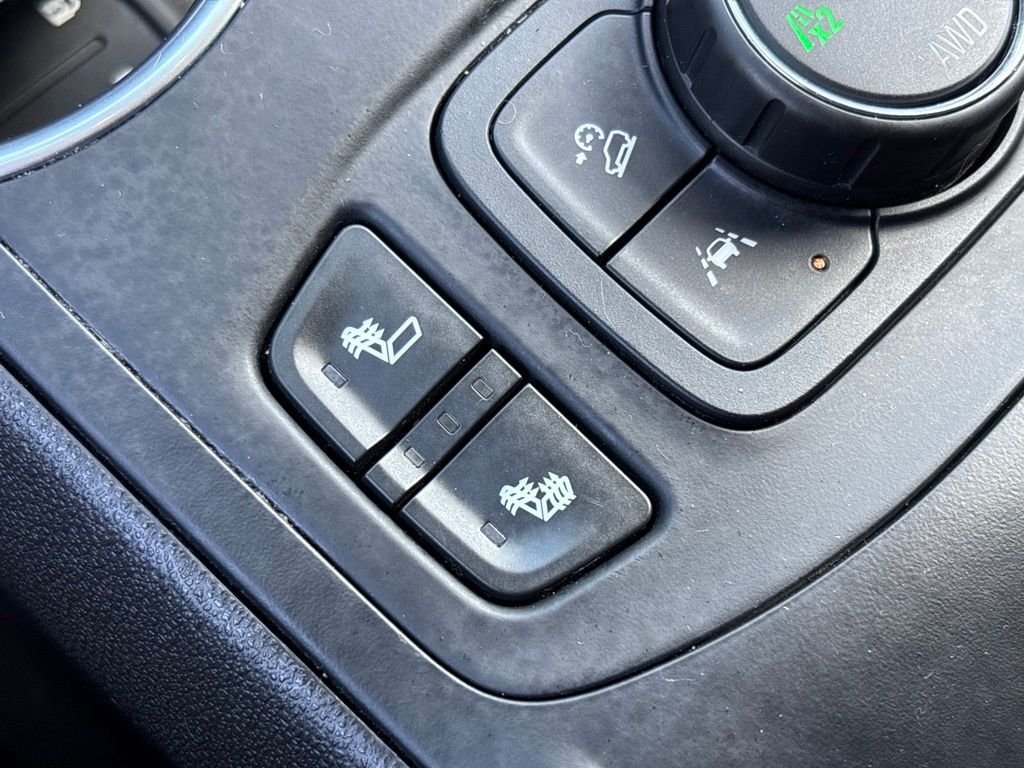 Used 2020 Blue GMC SLE image 32