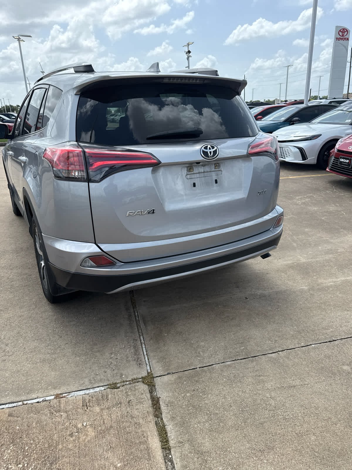 Used 2018 Silver Sky Metallic Toyota XLE image 5
