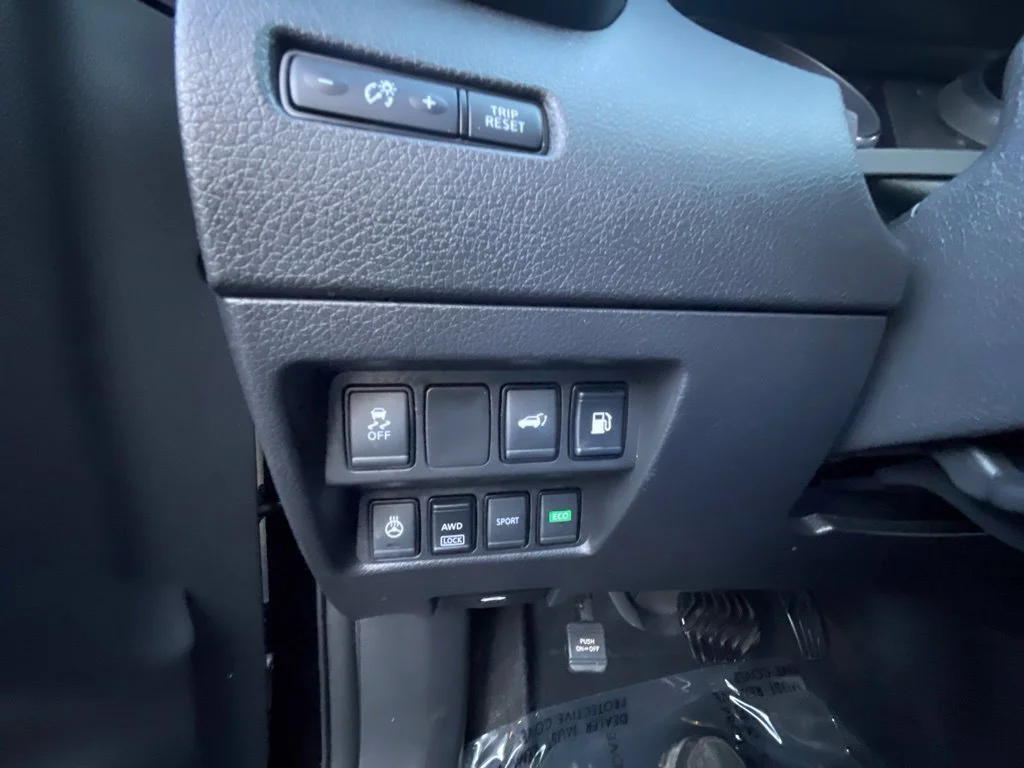 Certified Used 2018  Nissan SV image 17