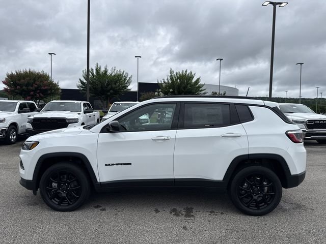 New 2026 White/off-white Jeep Latitude image 4