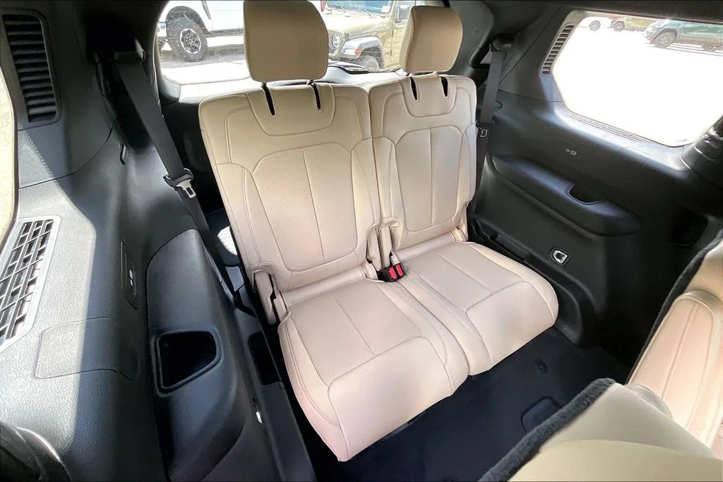 New 2026 Bright White Clear-Coat Exterior Paint Jeep Limited image 24
