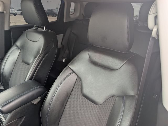 Used 2022 Blue Jeep Latitude image 10