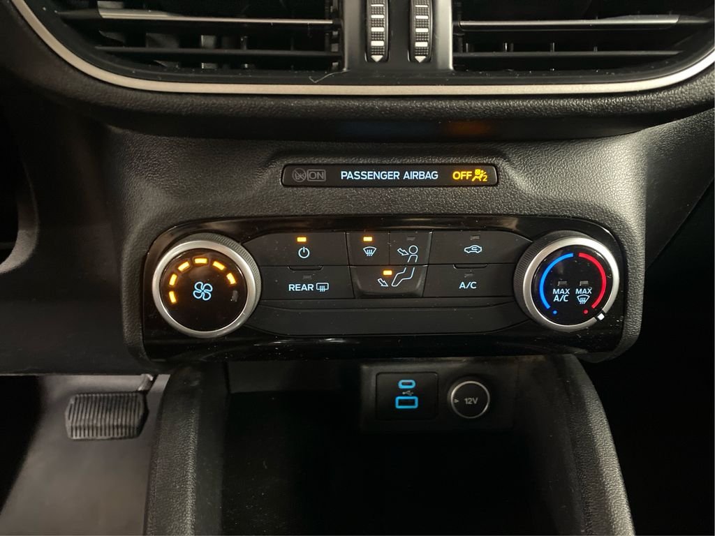 Used 2021 Red Ford SE image 21