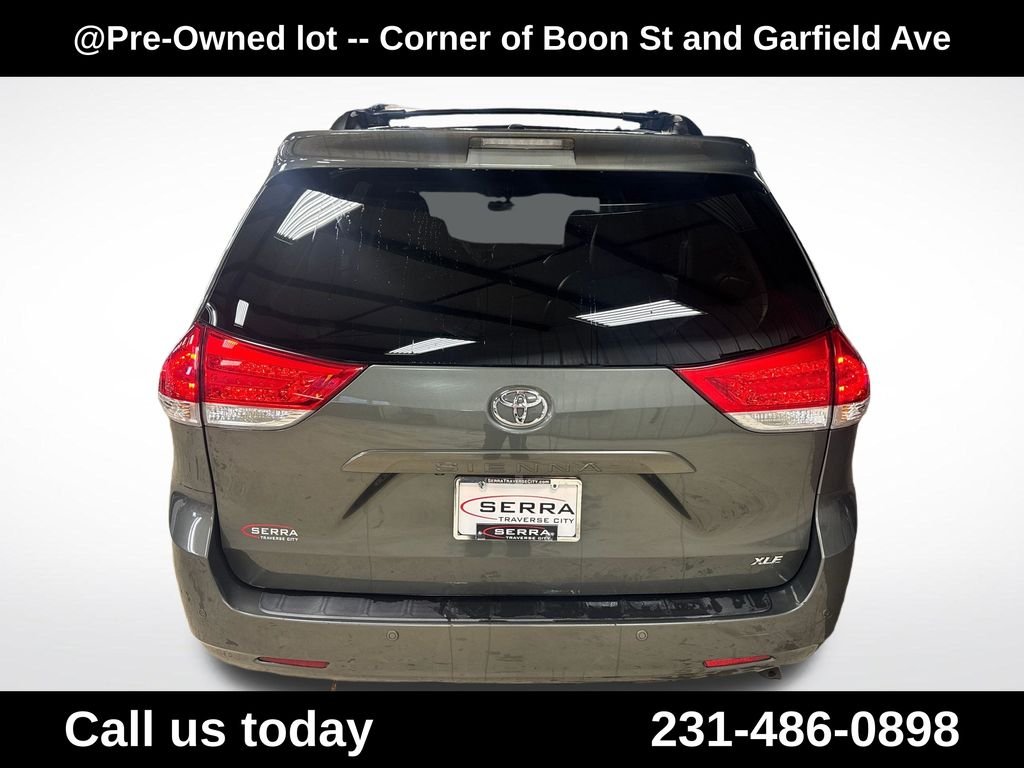 Used 2013 Green Toyota XLE image 4
