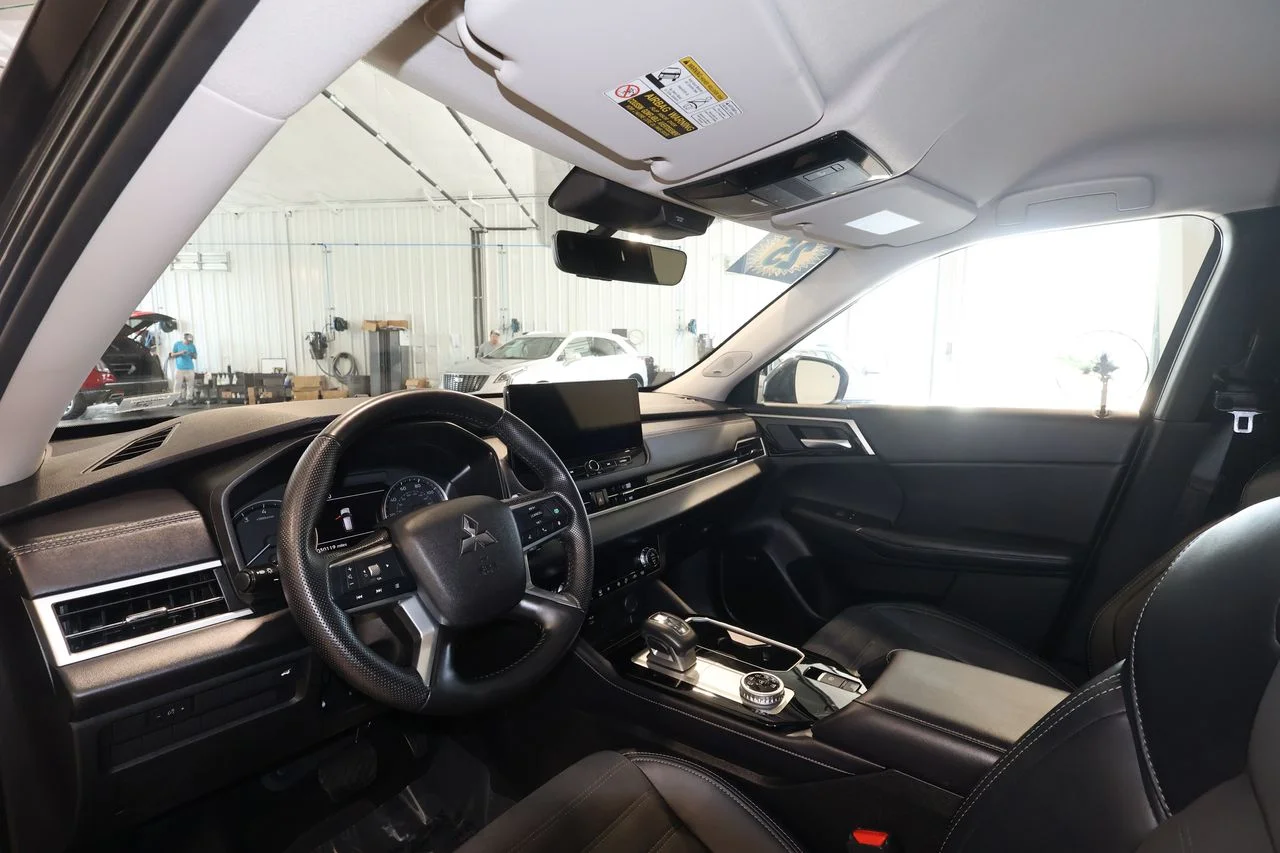 Used 2025 Gray Mitsubishi SE image 9