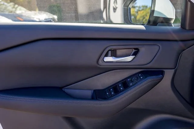 2026 Nissan Rogue SV - Photo 10