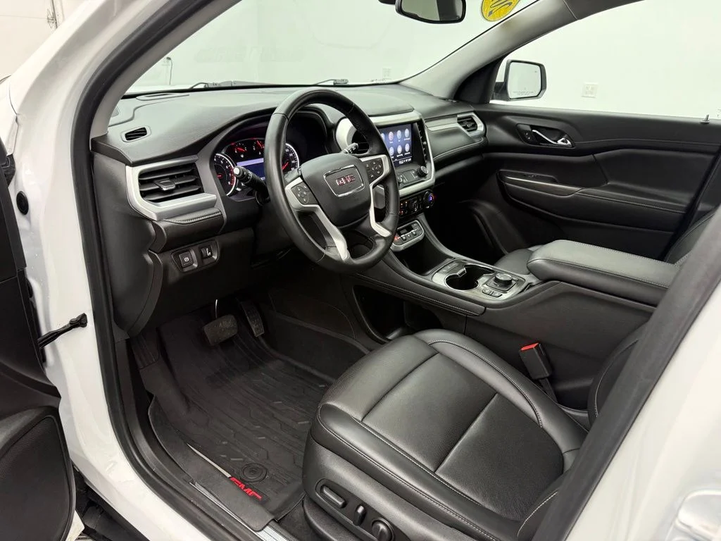 Used 2023 White GMC SLT image 19