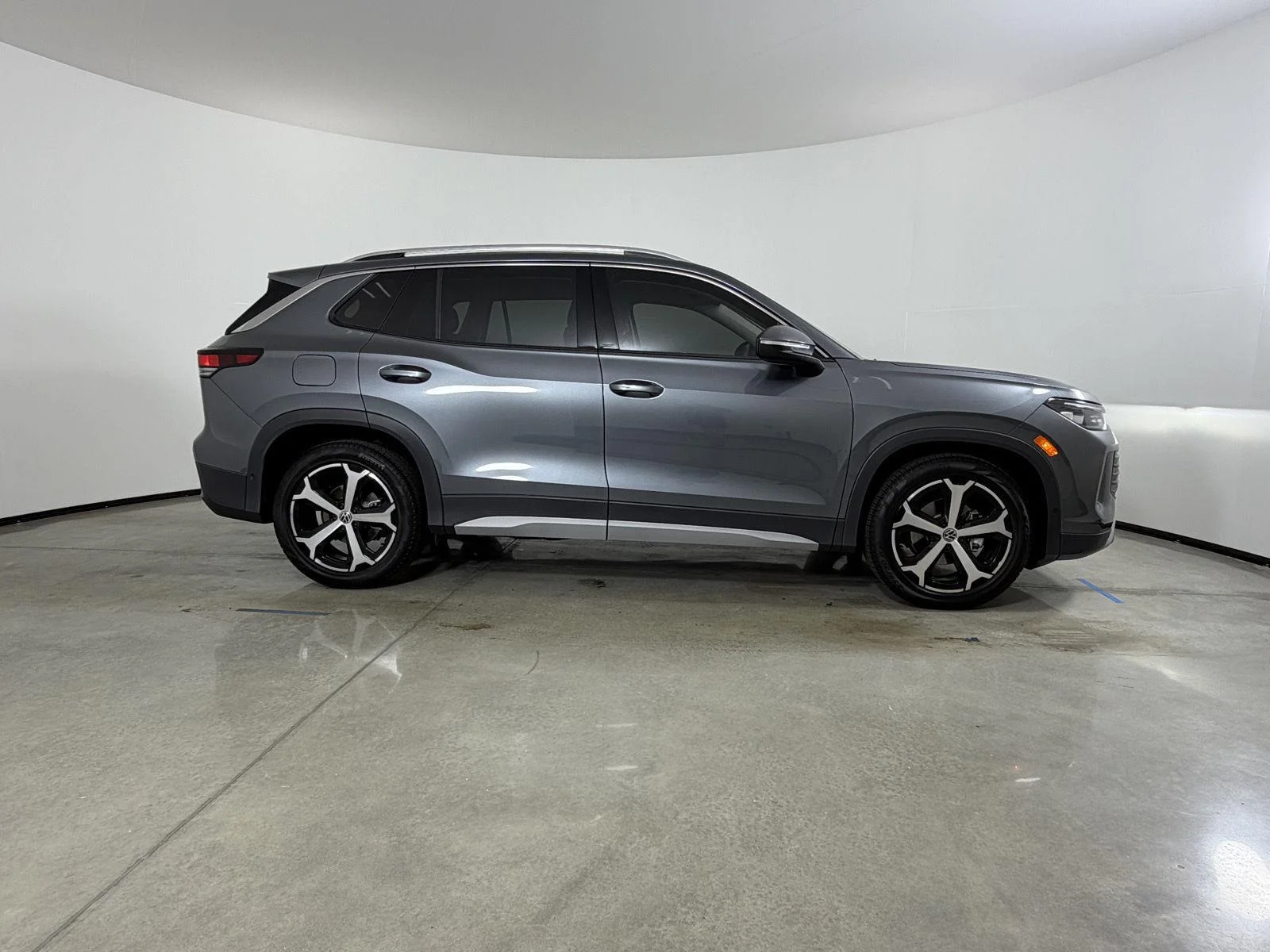 New 2026 Platinum Gray Metallic Volkswagen SE image 4