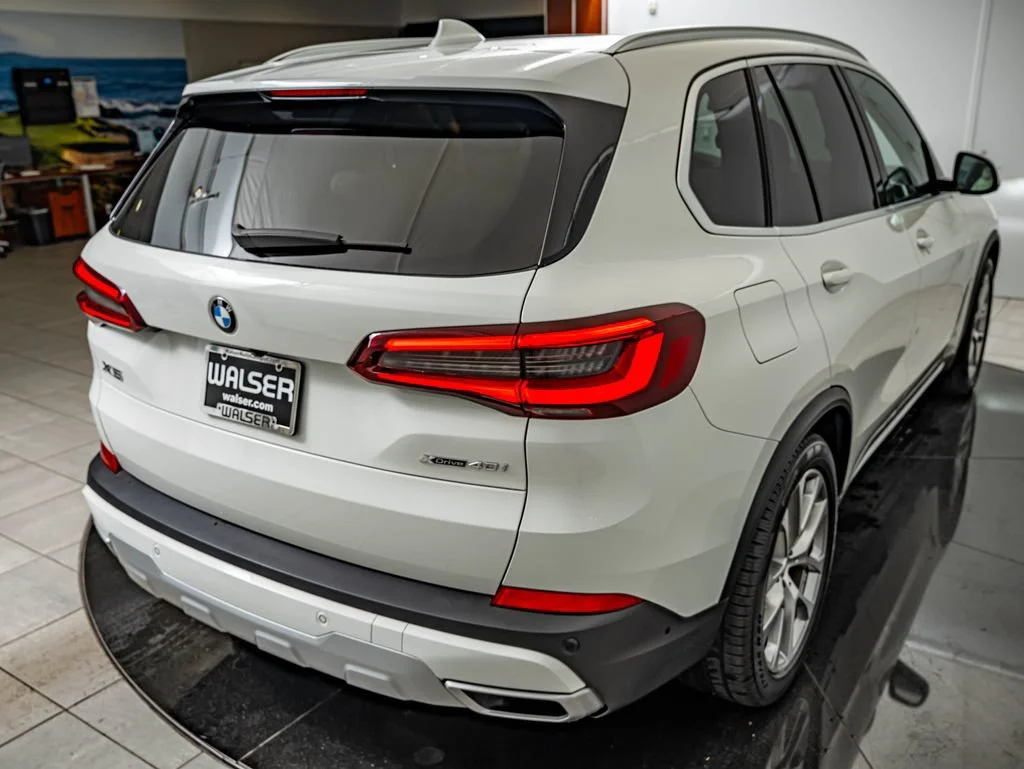 Used 2021 Alpine White BMW xDrive40i image 16