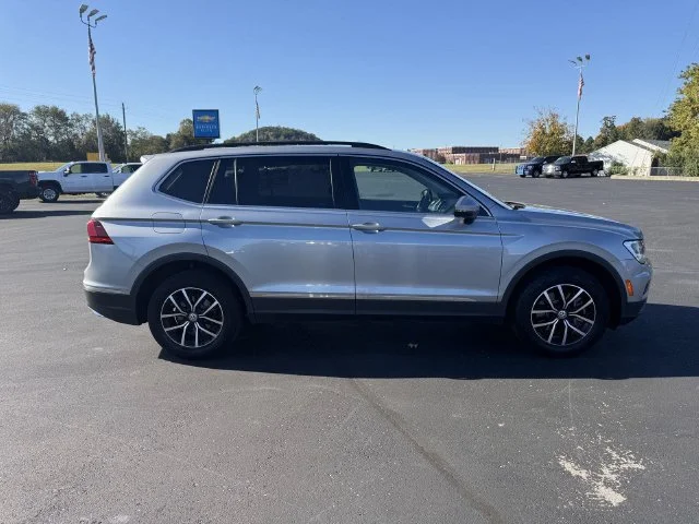 Used 2021 Silver Volkswagen 2.0T SE image 10
