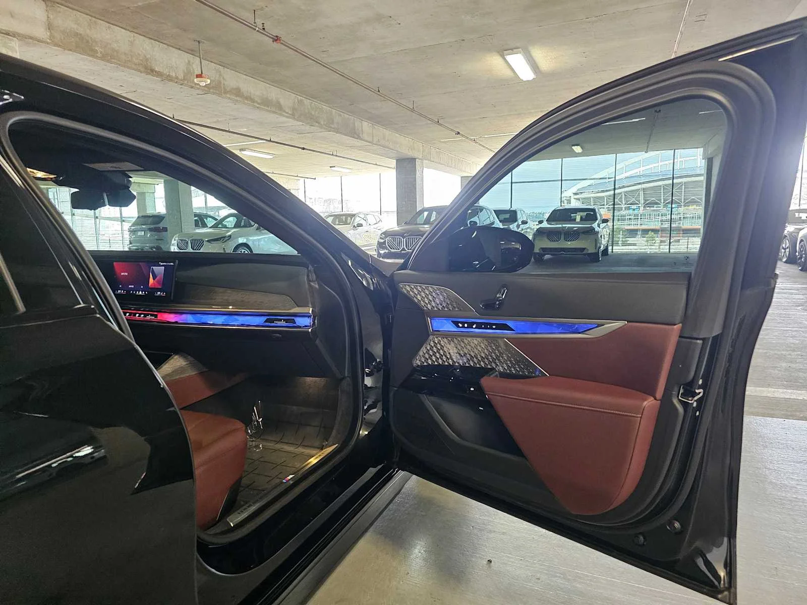 Used 2025 Black Sapphire Metallic BMW 760i xDrive image 31