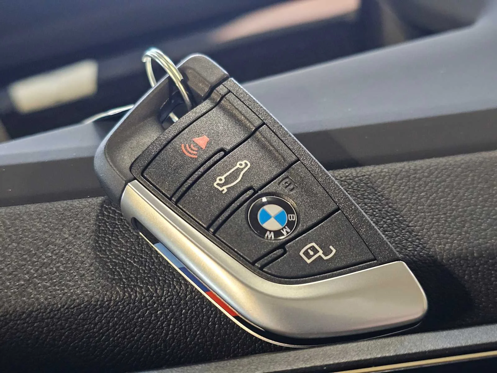 New 2026 Black Sapphire Metallic BMW xDrive40 image 43