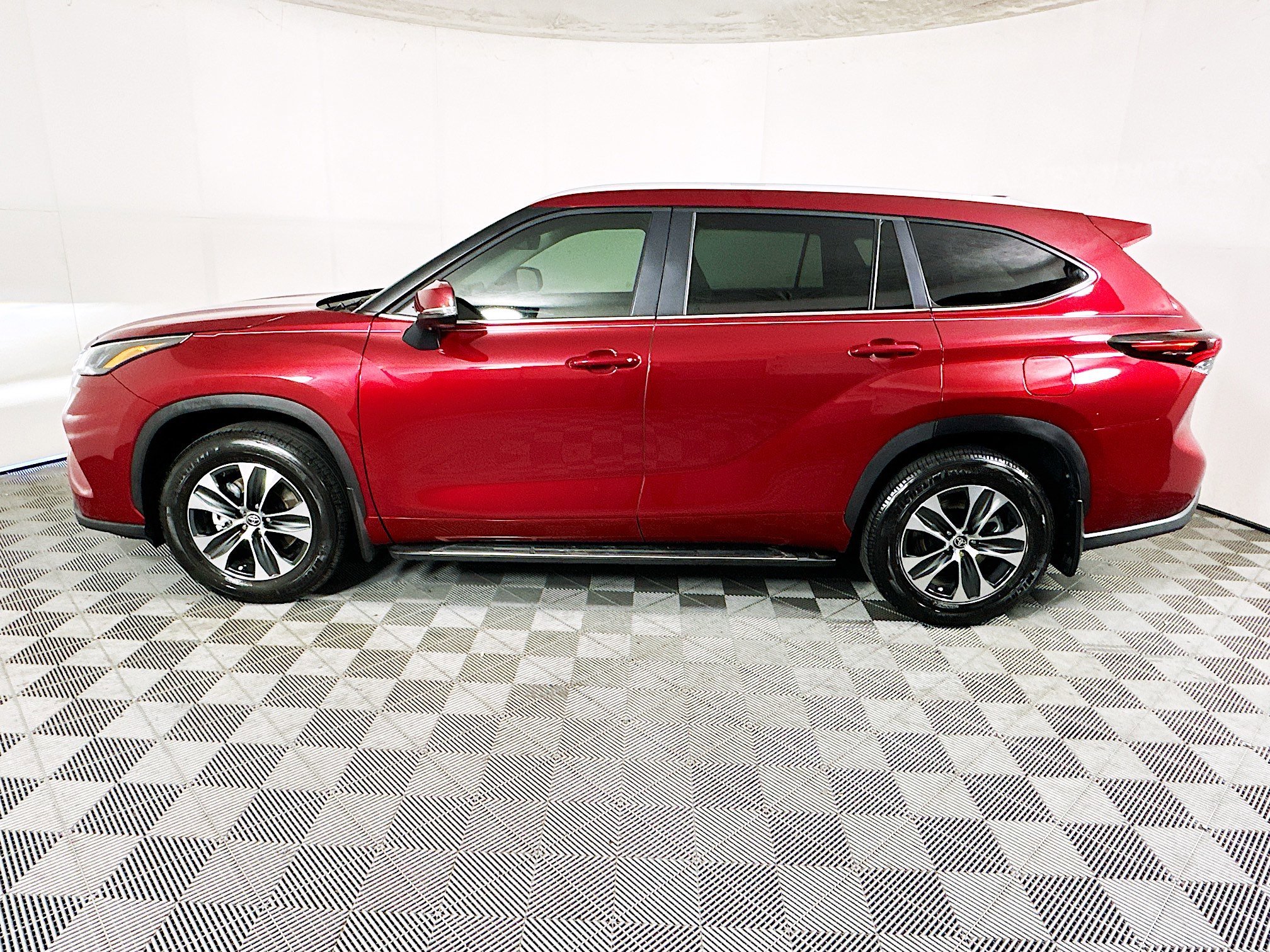 2026 Toyota Highlander thumbnail 8