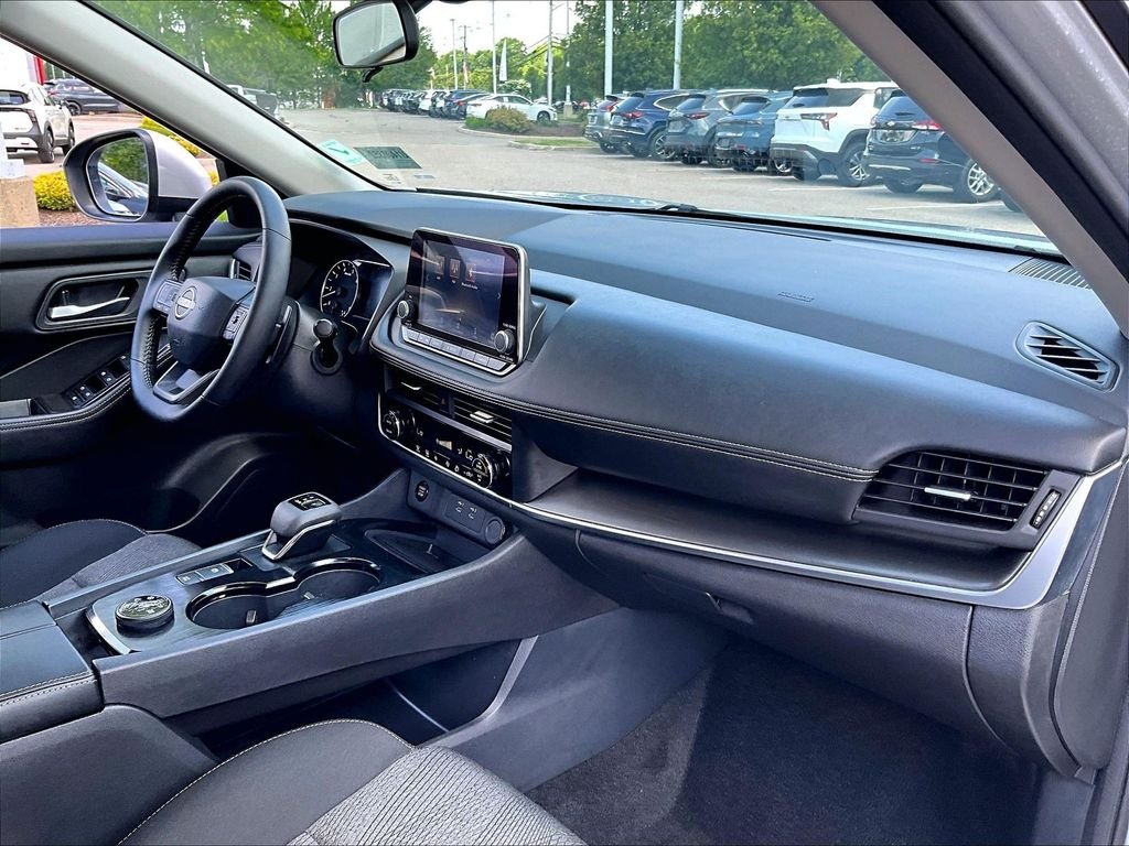 Used 2025 Silver Nissan SV image 14