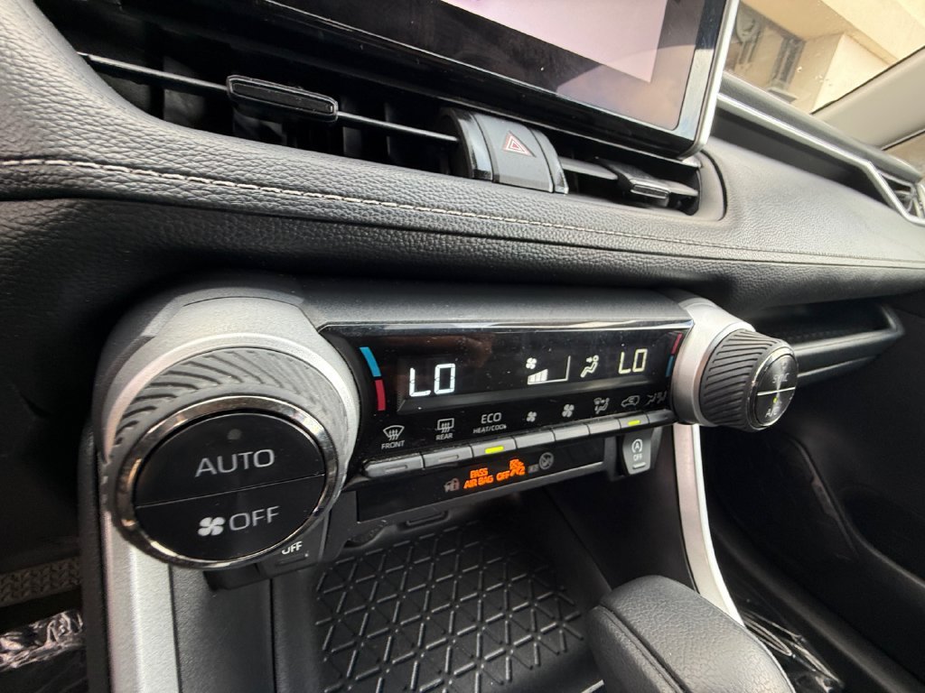 Used 2025 White Toyota XLE image 7