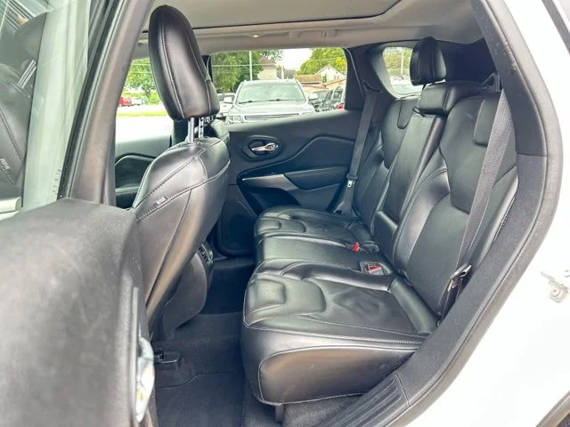 Used 2021 White Jeep Latitude Lux image 18