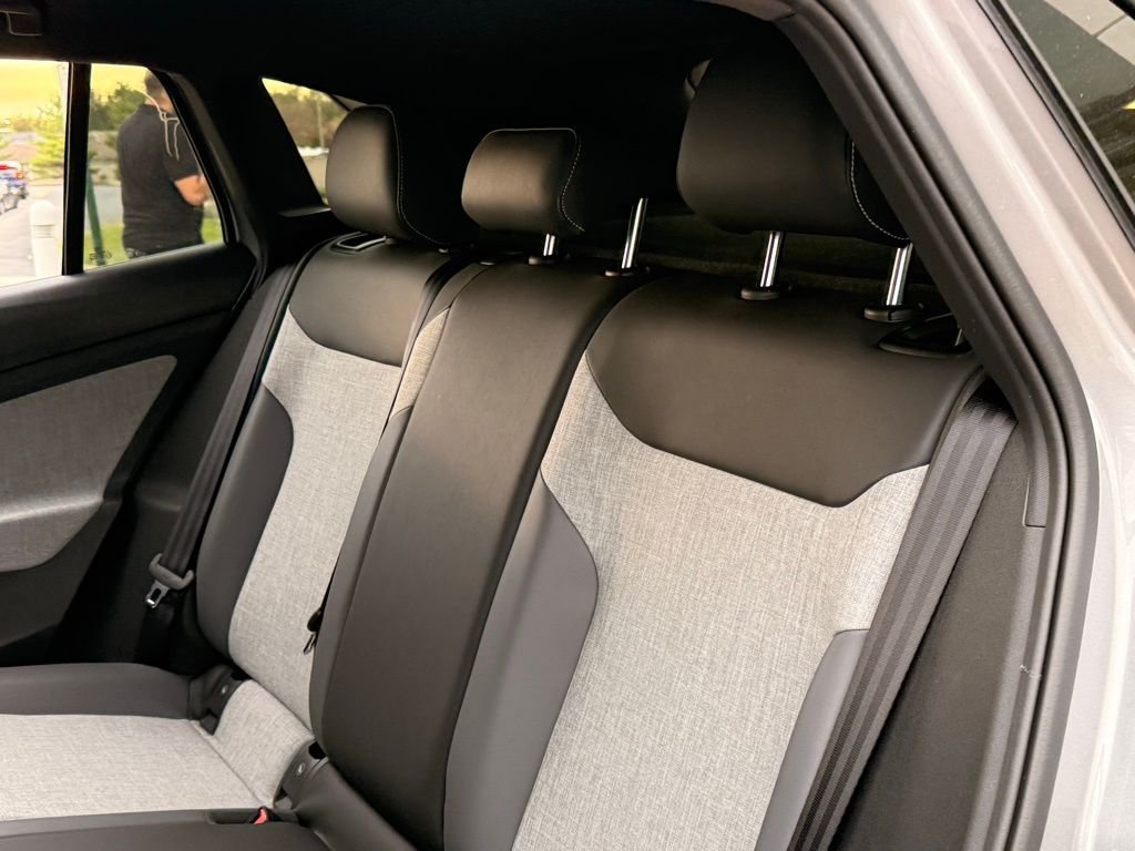 New 2025 Silver Mist Metallic Volkswagen Pro image 32