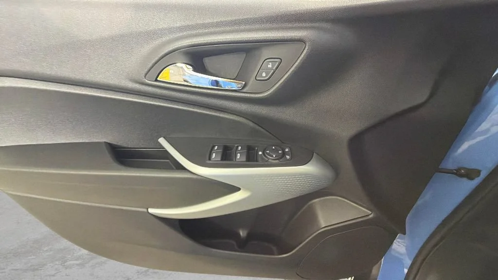 Used 2024 Fountain Blue Chevrolet 1RS image 26