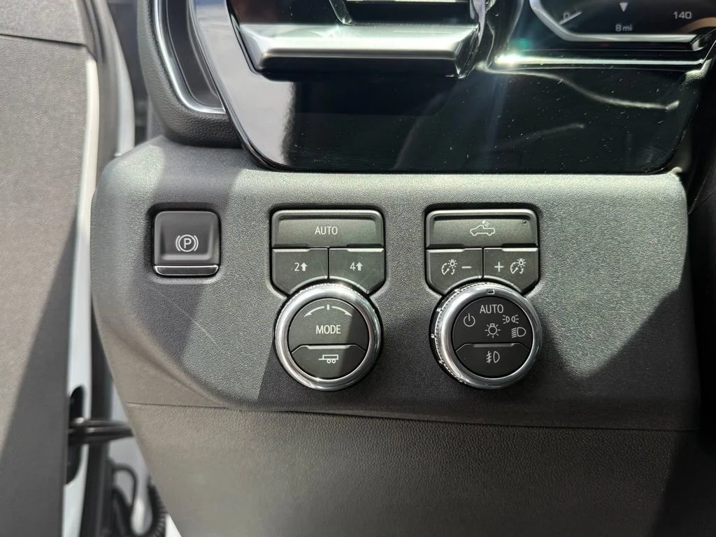 New 2026 Summit White GMC Elevation image 29