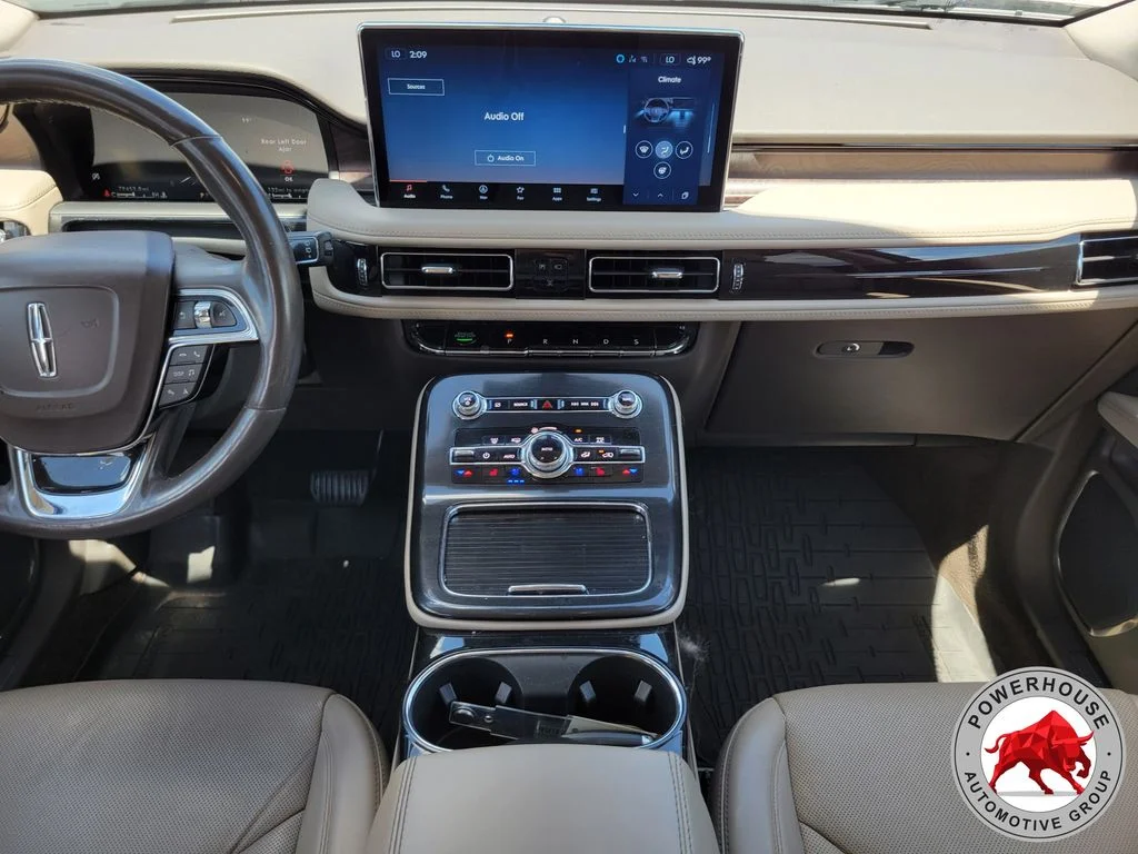 Used 2022 White Lincoln Reserve image 20