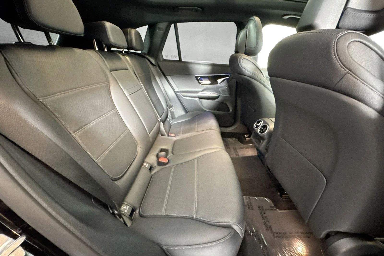 Used 2025 Black Mercedes-Benz GLC 300 image 26