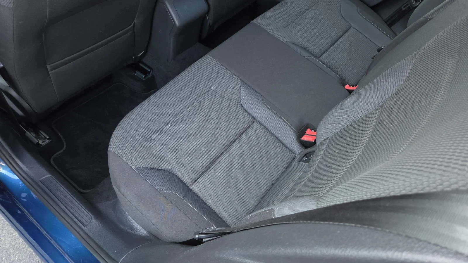 Used 2019 Silk Blue Metallic Volkswagen S image 47