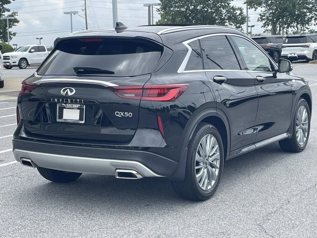 Used 2023 Black INFINITI LUXE image 4