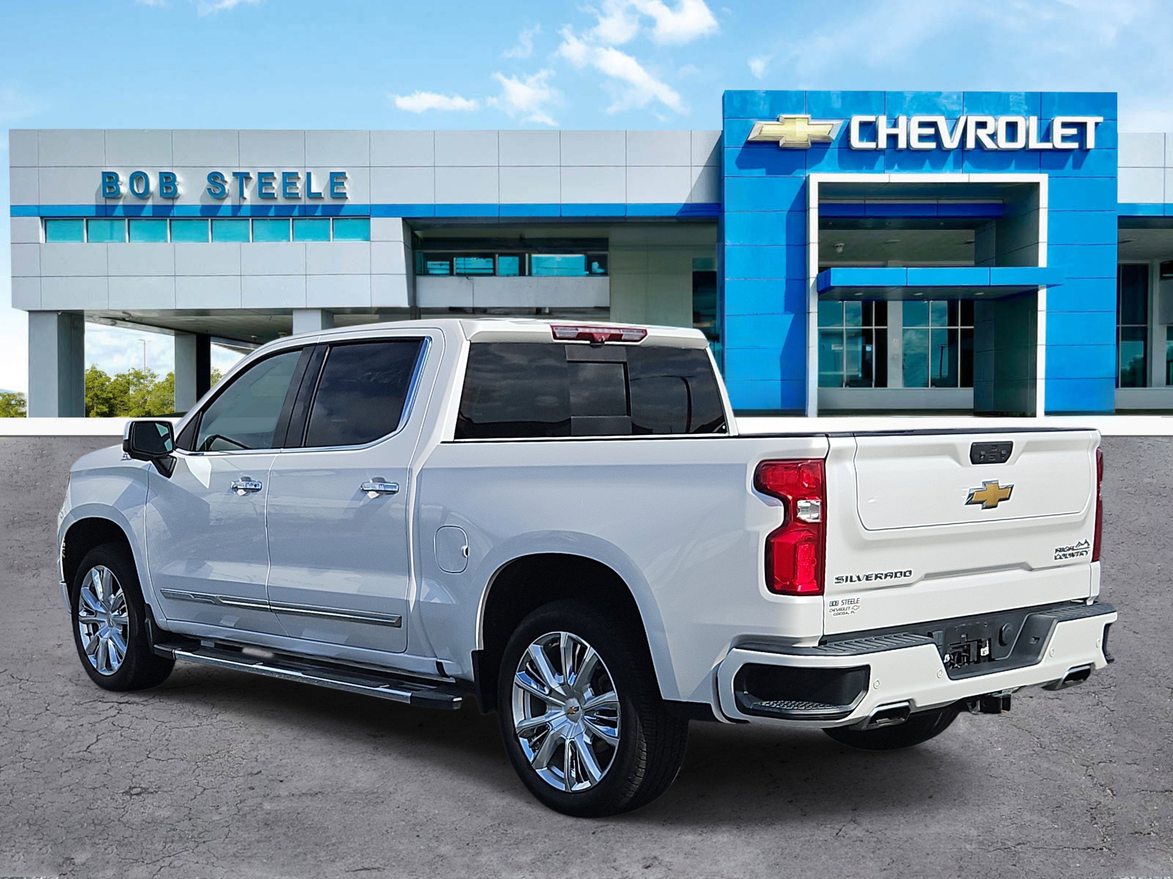 Used 2023 Iridescent Pearl Tricoat Chevrolet High Country image 4