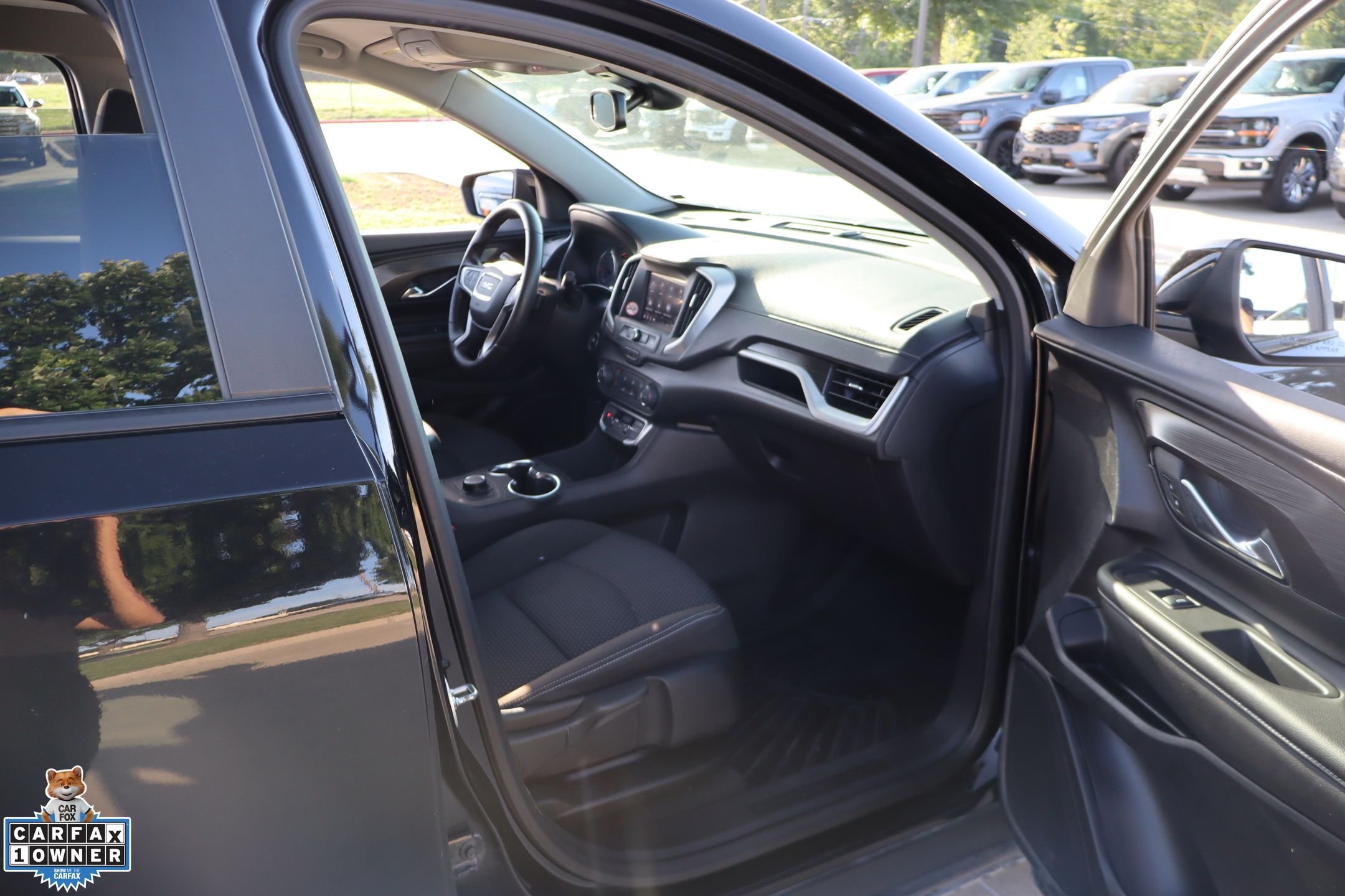 Used 2024 Ebony Twilight Metallic GMC SLE image 27