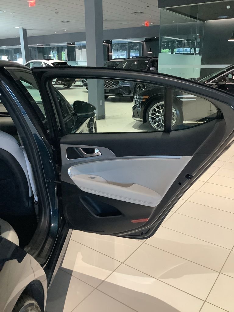 2023 GENESIS G70 Standard - Photo 15