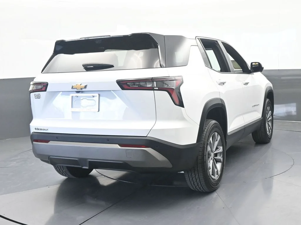 Used 2025 Summit White Chevrolet LT image 5