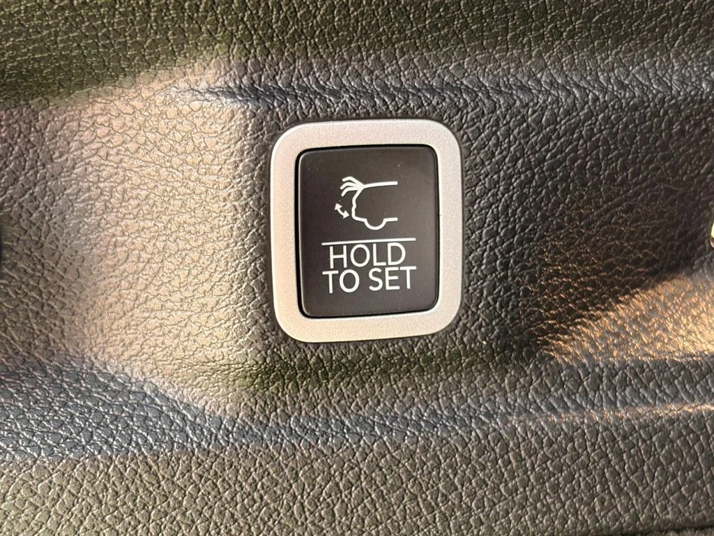 Used 2023 White Jeep Summit image 34