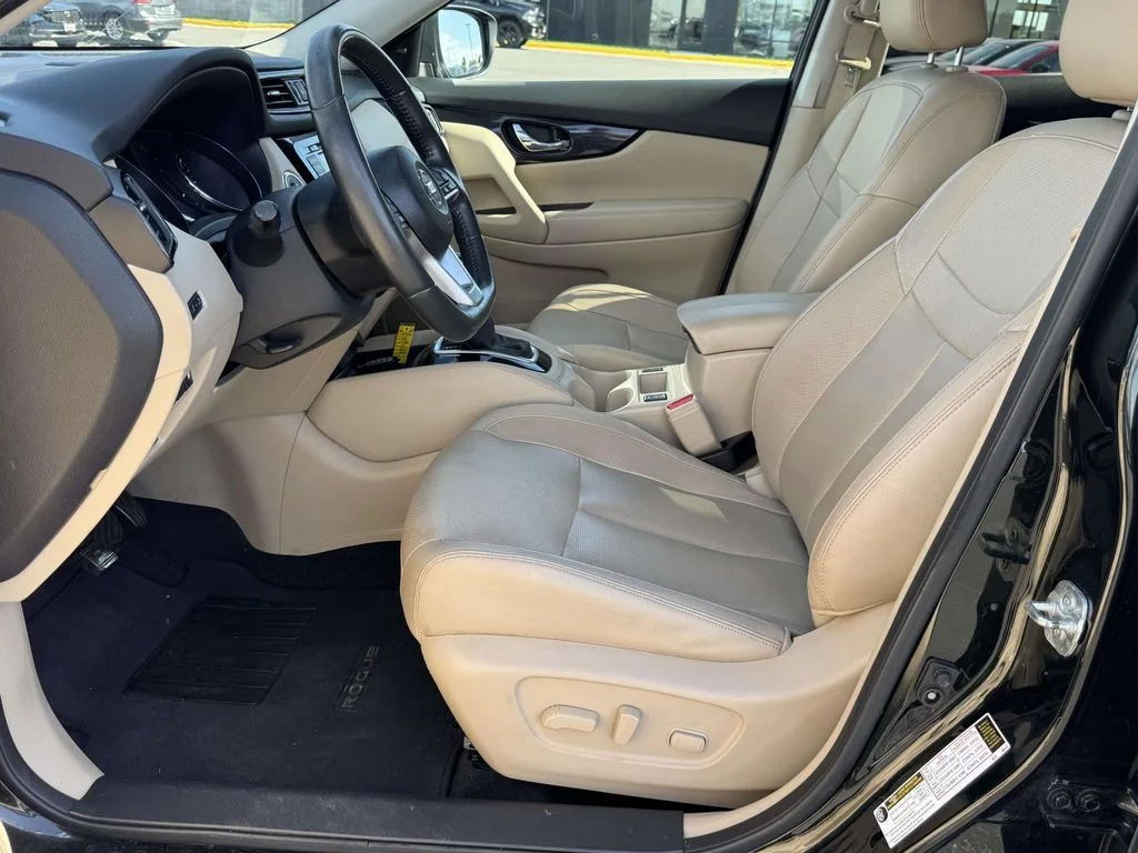 Used 2018 Green Nissan SL image 14