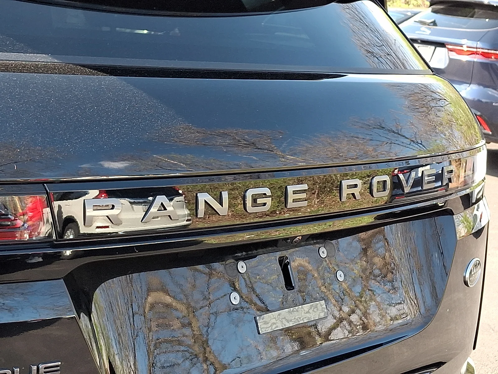 Certified Used 2023 Santorini Black Metallic - 1AG Land Rover R-Dynamic SE image 29