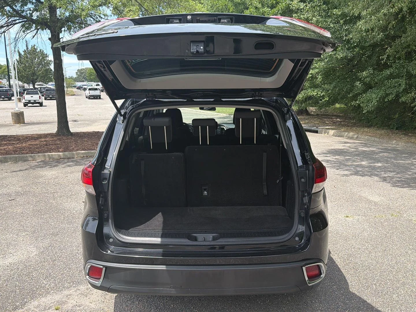 Used 2019  Toyota LE image 12