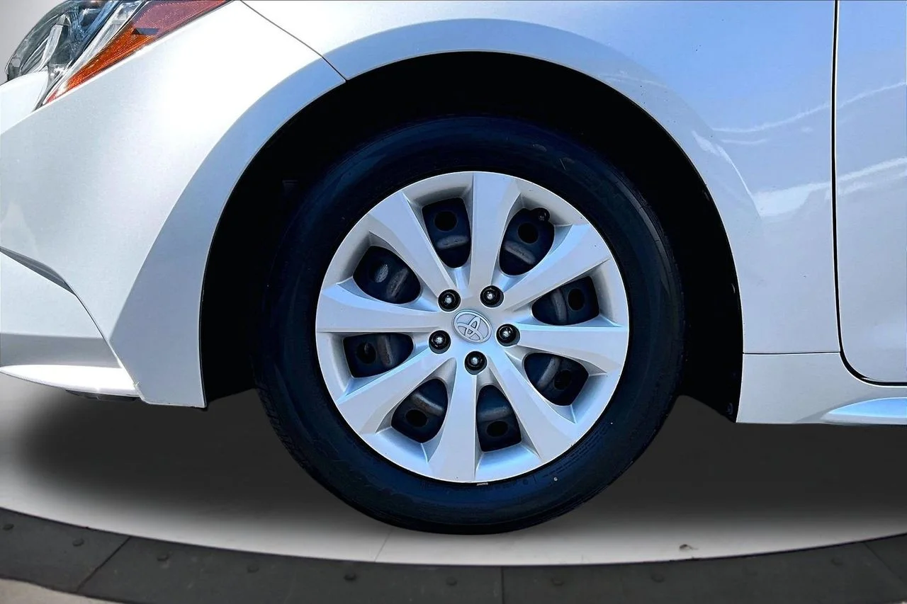Certified Used 2022 Silver Toyota LE image 29