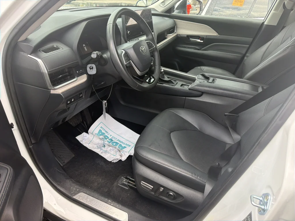 Used 2024 Wind Chill Pearl Toyota Limited image 5