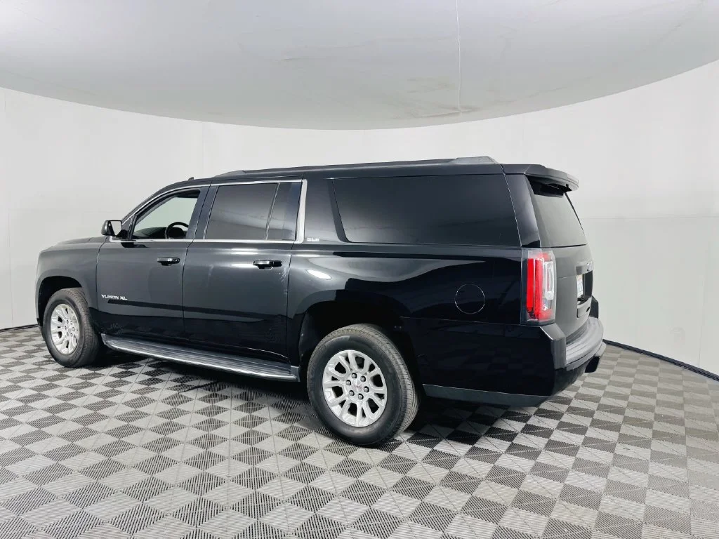 Used 2019 Black GMC SLE image 22