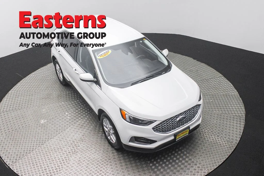 Used 2023 White Ford SEL image 3